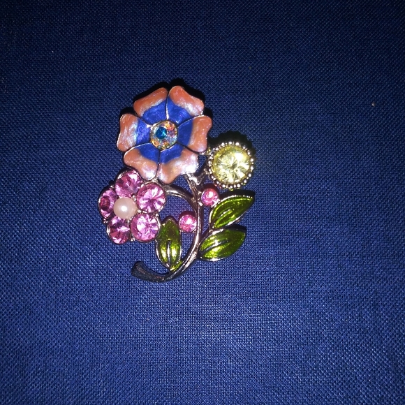 Floral Inspired Brooch - Picture 1 of 2